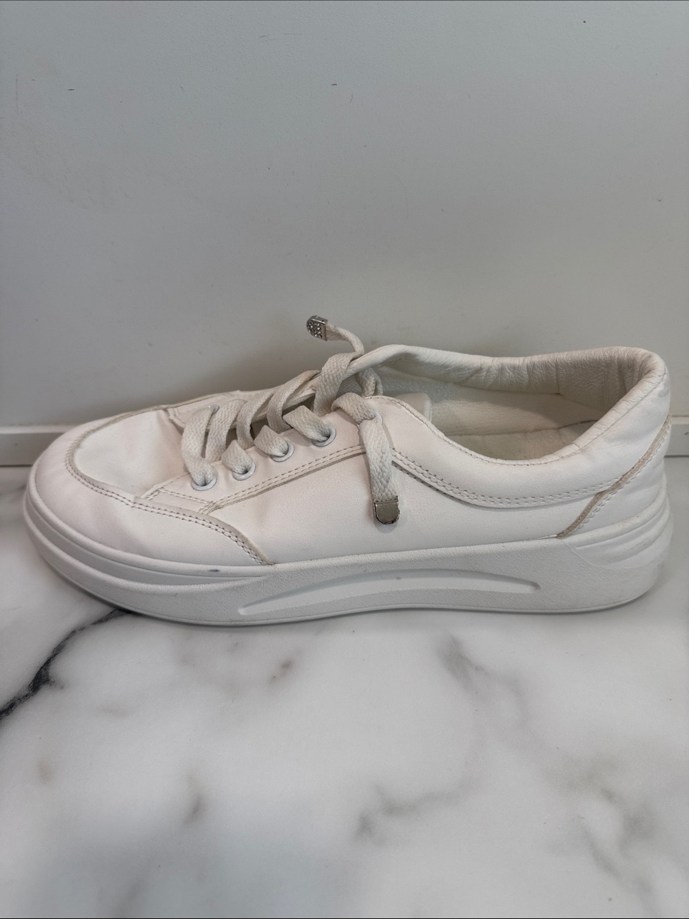 CUCCOO EASI Minimalist Flat Lace-Up Casual White Sneaker Women’s Size 41